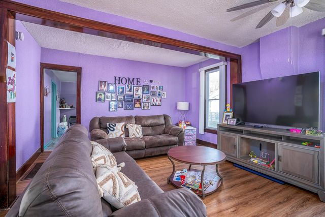 1708 Pershing Boulevard, Clinton, IA 52732