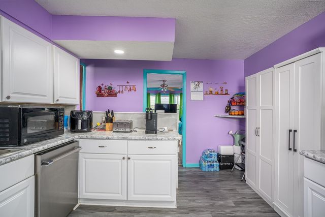 1708 Pershing Boulevard, Clinton, IA 52732