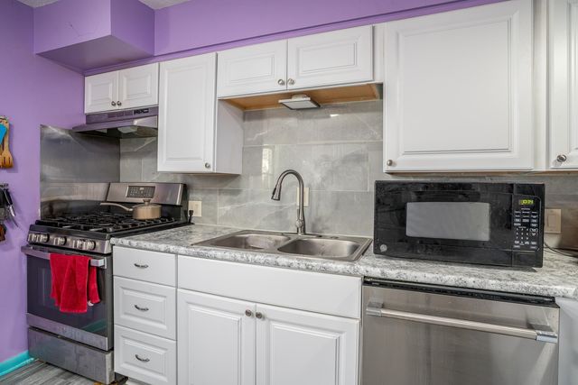 1708 Pershing Boulevard, Clinton, IA 52732