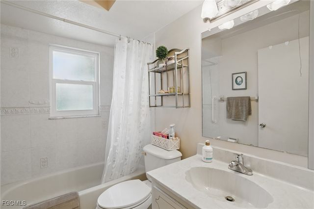 1105 SE 17th TER, Cape Coral, FL 33990