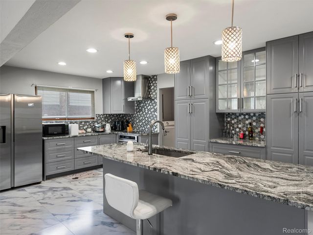 16676 Grillo Drive, Clinton Charter Township, MI 48038