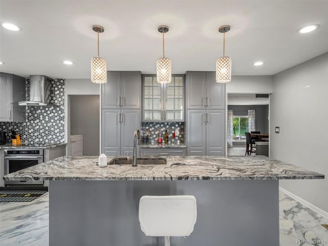 16676 Grillo Drive, Clinton Charter Township, MI 48038