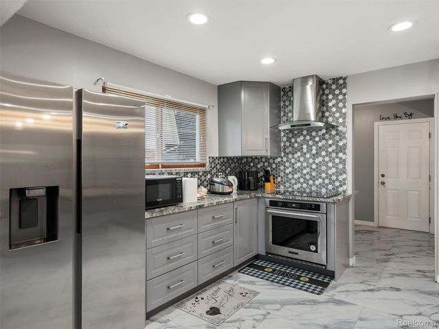 16676 Grillo Drive, Clinton Charter Township, MI 48038