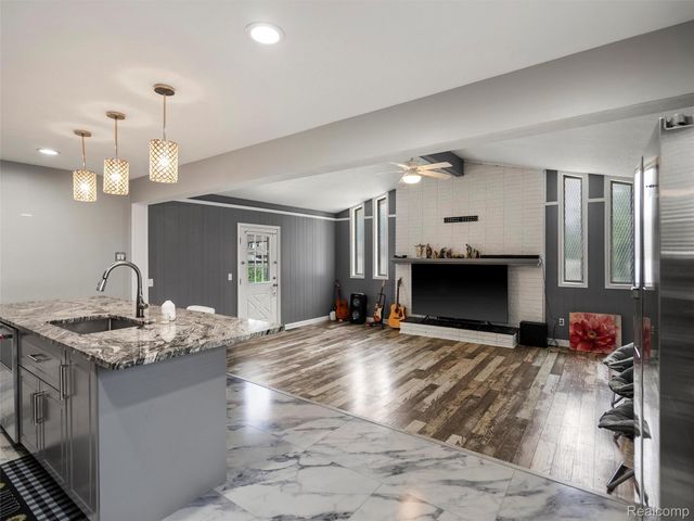 16676 Grillo Drive, Clinton Charter Township, MI 48038