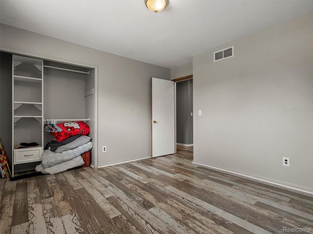 16676 Grillo Drive, Clinton Charter Township, MI 48038