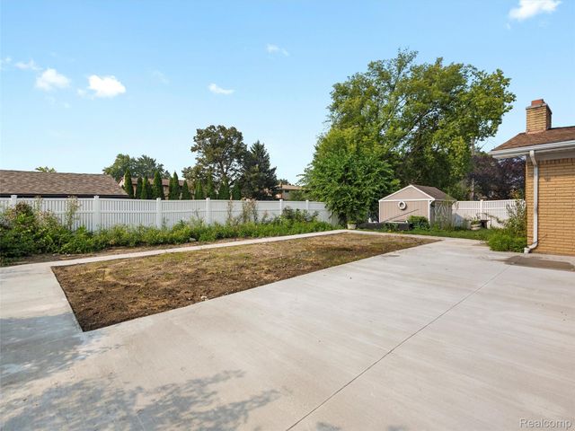 16676 Grillo Drive, Clinton Charter Township, MI 48038