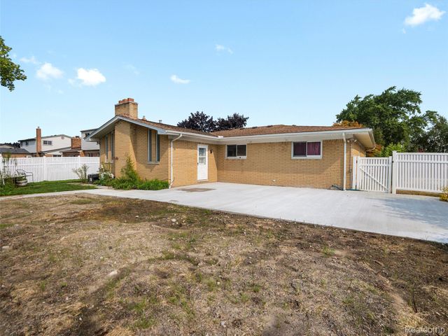 16676 Grillo Drive, Clinton Charter Township, MI 48038