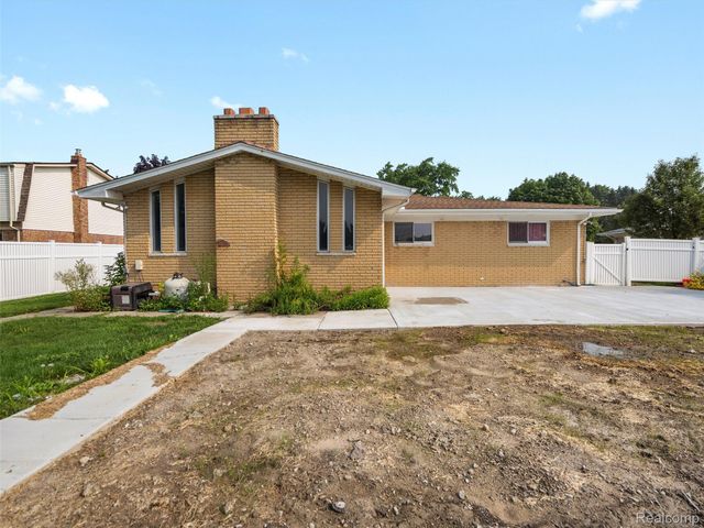 16676 Grillo Drive, Clinton Charter Township, MI 48038