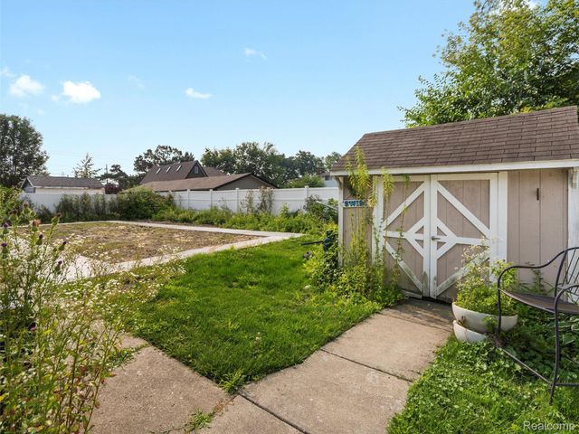 16676 Grillo Drive, Clinton Charter Township, MI 48038