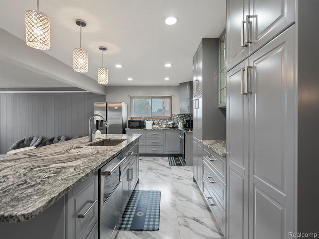 16676 Grillo Drive, Clinton Charter Township, MI 48038