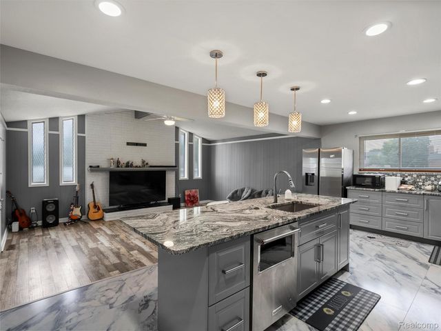 16676 Grillo Drive, Clinton Charter Township, MI 48038