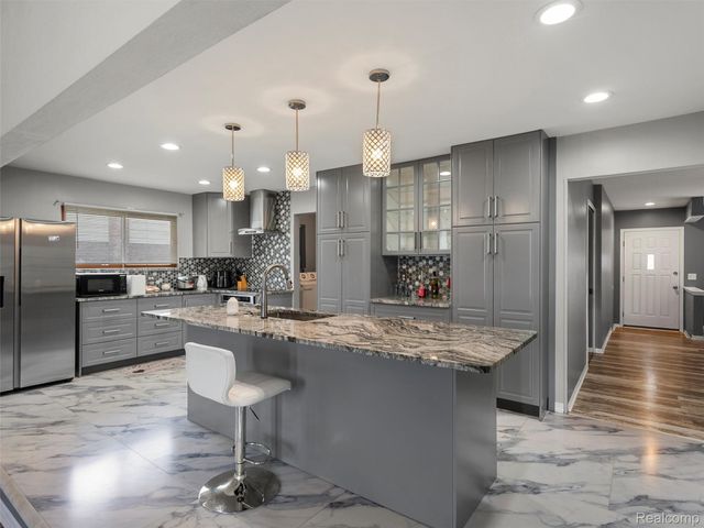 16676 Grillo Drive, Clinton Charter Township, MI 48038