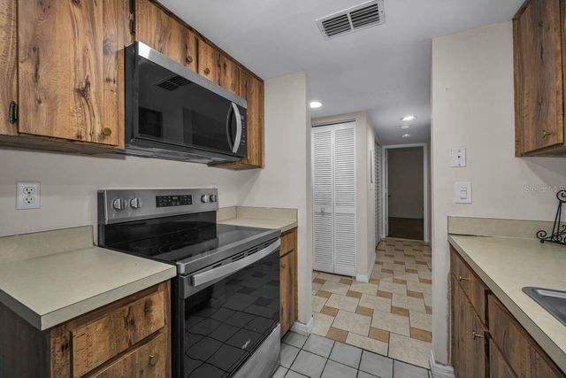 2581 COUNTRYSIDE BLVD 304, Clearwater, FL 33761