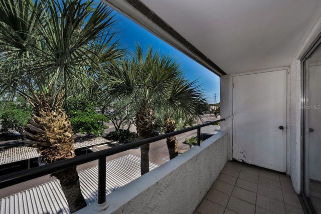 2581 COUNTRYSIDE BLVD 304, Clearwater, FL 33761