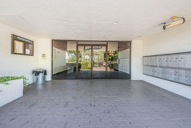 2581 COUNTRYSIDE BLVD 304, Clearwater, FL 33761