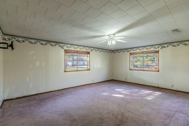 615 E Jacinto Street, Groesbeck, TX 76642