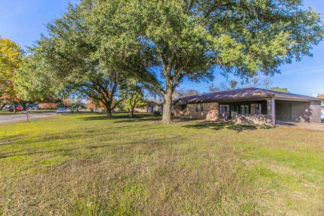 615 E Jacinto Street, Groesbeck, TX 76642