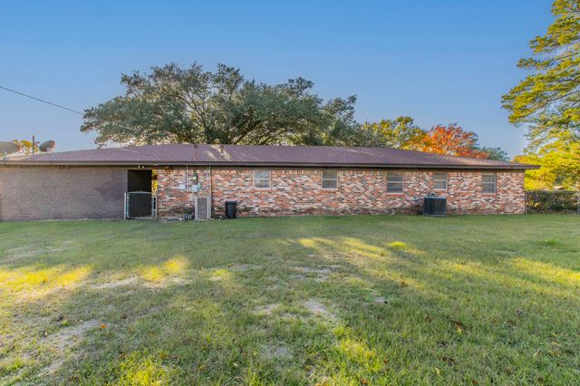 615 E Jacinto Street, Groesbeck, TX 76642