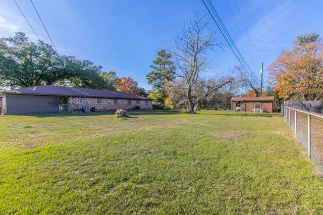 615 E Jacinto Street, Groesbeck, TX 76642