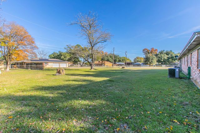 615 E Jacinto Street, Groesbeck, TX 76642