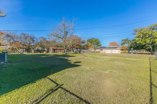 615 E Jacinto Street, Groesbeck, TX 76642