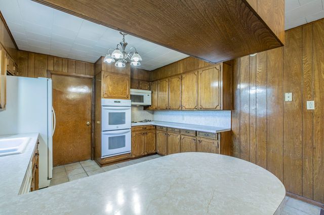 615 E Jacinto Street, Groesbeck, TX 76642