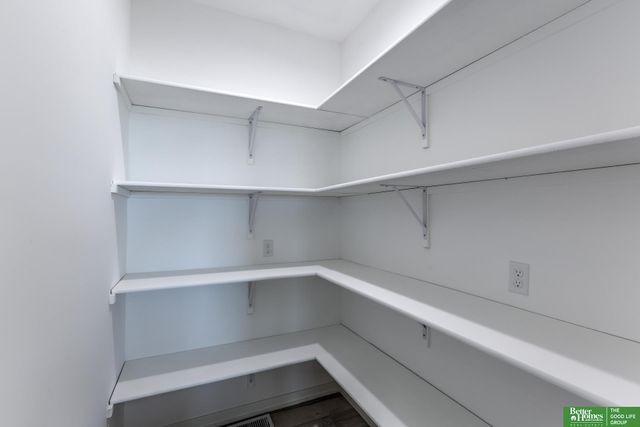 5508 N 213 Street, Elkhorn, NE 68022