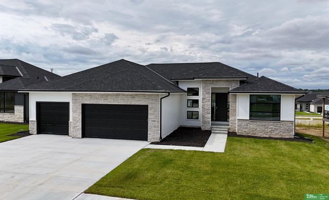 5508 N 213 Street, Elkhorn, NE 68022