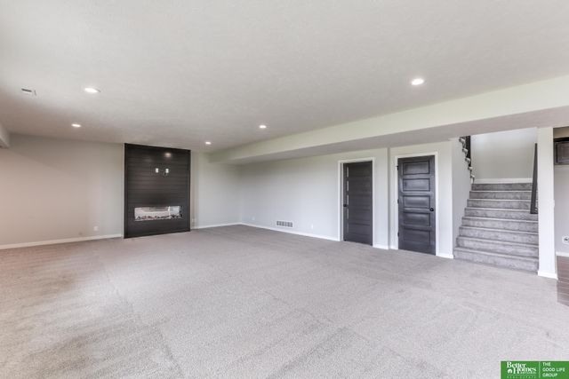 5508 N 213 Street, Elkhorn, NE 68022