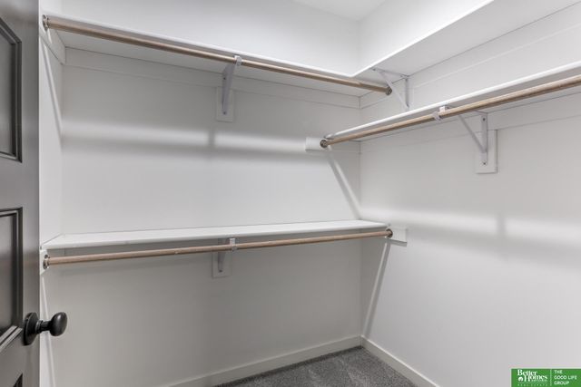 5508 N 213 Street, Elkhorn, NE 68022