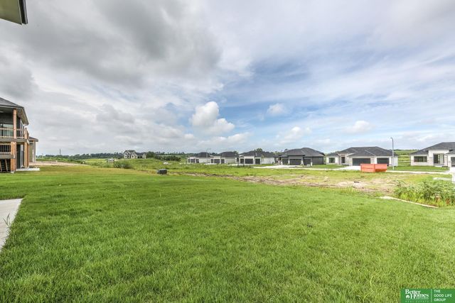 5508 N 213 Street, Elkhorn, NE 68022