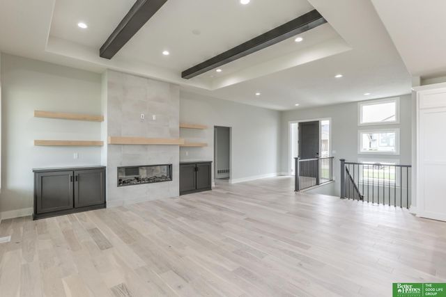 5508 N 213 Street, Elkhorn, NE 68022