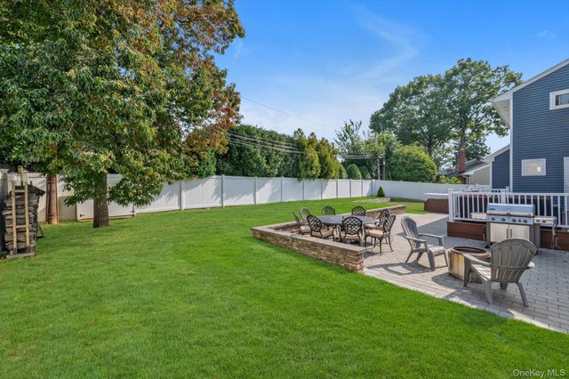 3 Lesley Drive, Syosset, NY 11791