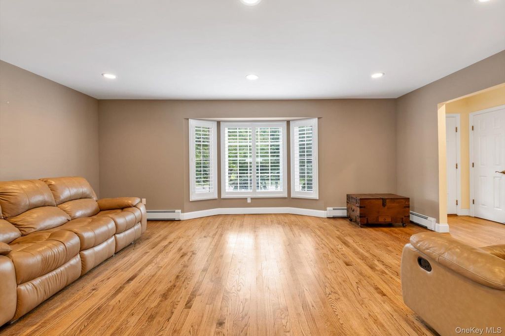 3 Lesley Drive, Syosset, NY 11791 — photo 5