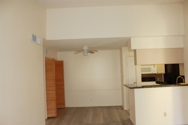 2120 El Paseo Street 404, Houston, TX 77054