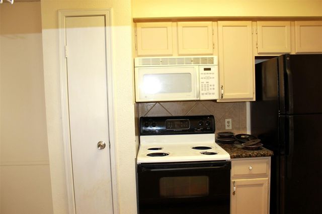 2120 El Paseo Street 404, Houston, TX 77054