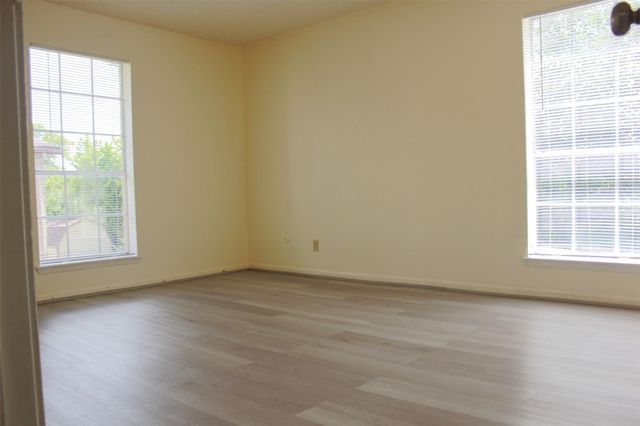 2120 El Paseo Street 404, Houston, TX 77054