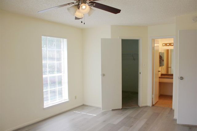 2120 El Paseo Street 404, Houston, TX 77054