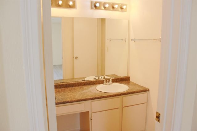 2120 El Paseo Street 404, Houston, TX 77054
