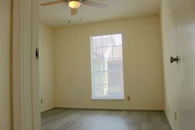 2120 El Paseo Street 404, Houston, TX 77054
