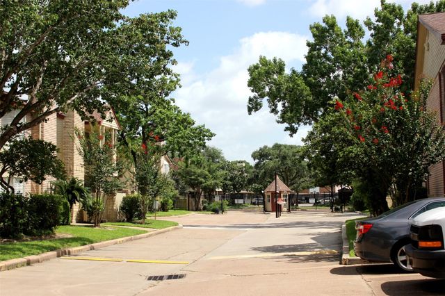 2120 El Paseo Street 404, Houston, TX 77054