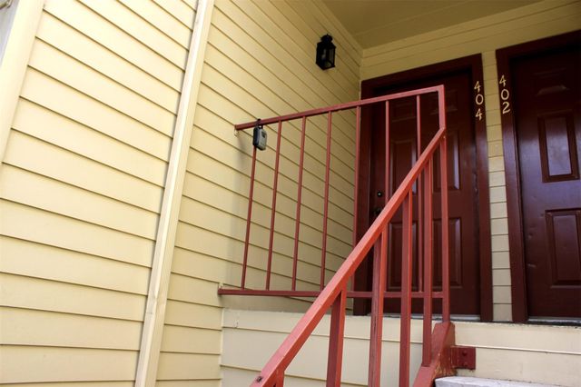 2120 El Paseo Street 404, Houston, TX 77054