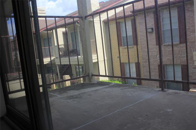 2120 El Paseo Street 404, Houston, TX 77054