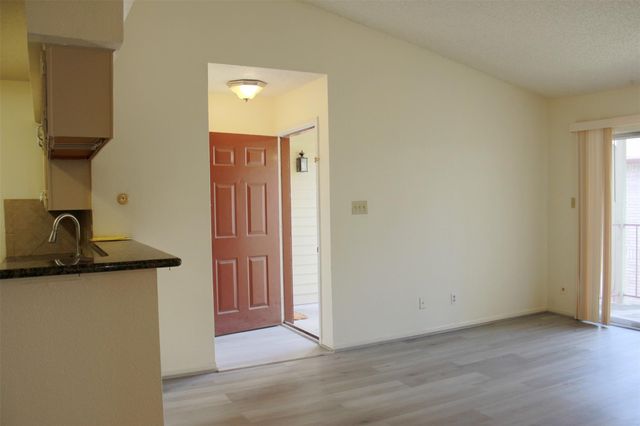 2120 El Paseo Street 404, Houston, TX 77054