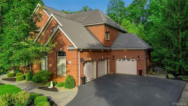 5007 Rockhaven Drive, Clarence, NY 14031