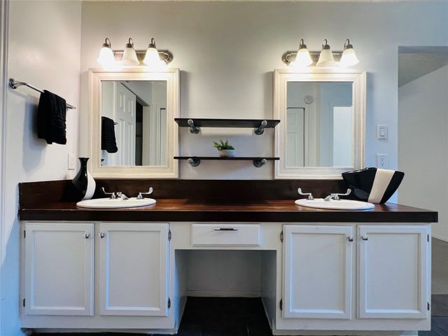 7823 Trail Blazer Drive, Houston, TX 77040
