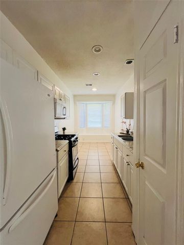 7823 Trail Blazer Drive, Houston, TX 77040