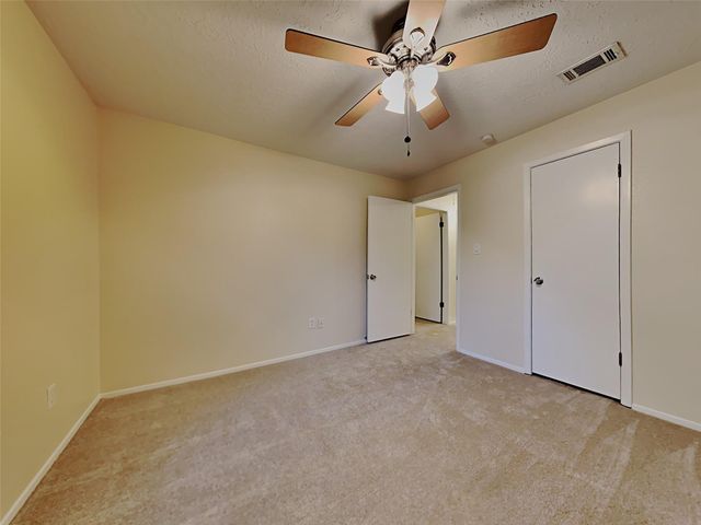 16418 Forest Bend Avenue, Friendswood, TX 77546