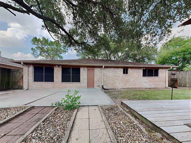 16418 Forest Bend Avenue, Friendswood, TX 77546