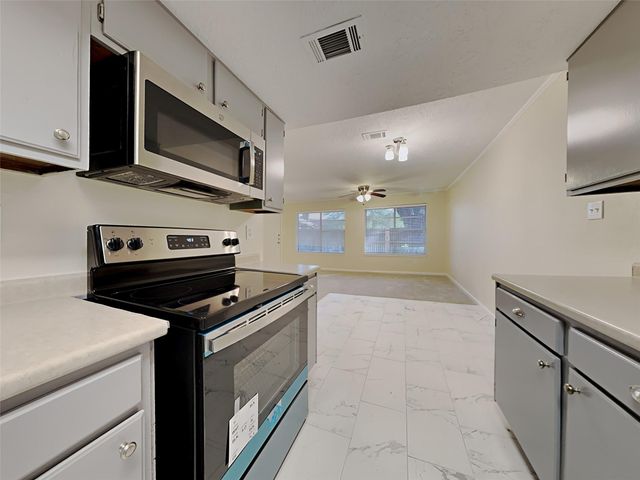 16418 Forest Bend Avenue, Friendswood, TX 77546